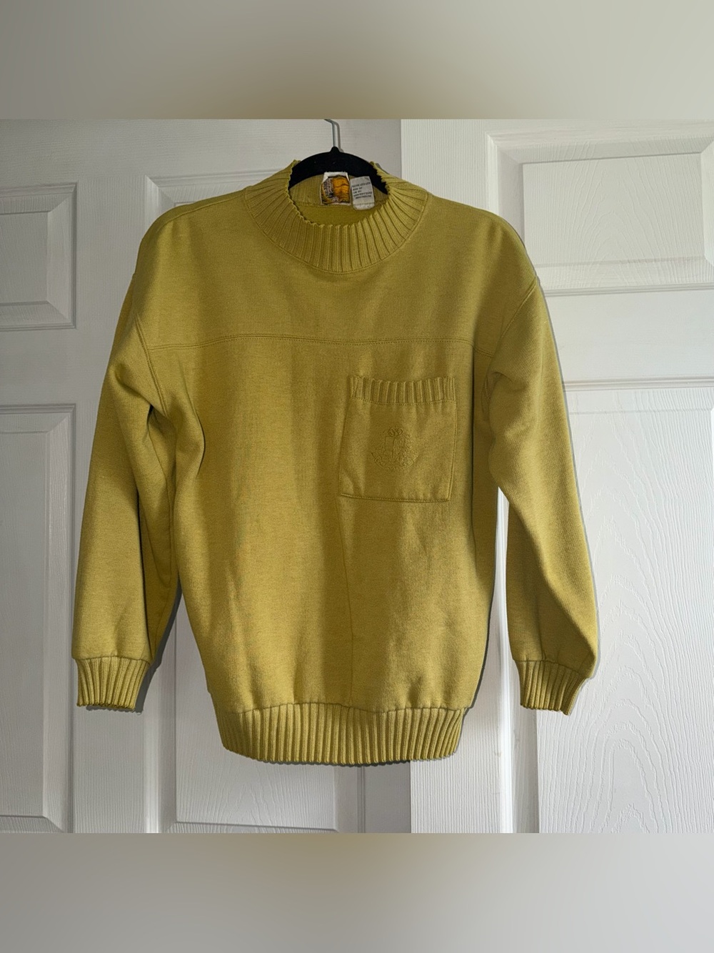 Chic Femme Vintage Chartreuse Sustainable SweatShirt with Ribbed Details